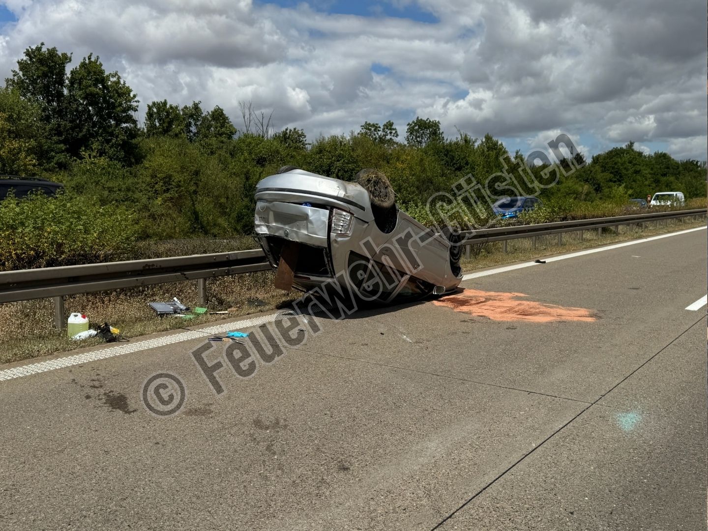Du betrachtest gerade Verkehrsunfall mit eingekl. Person